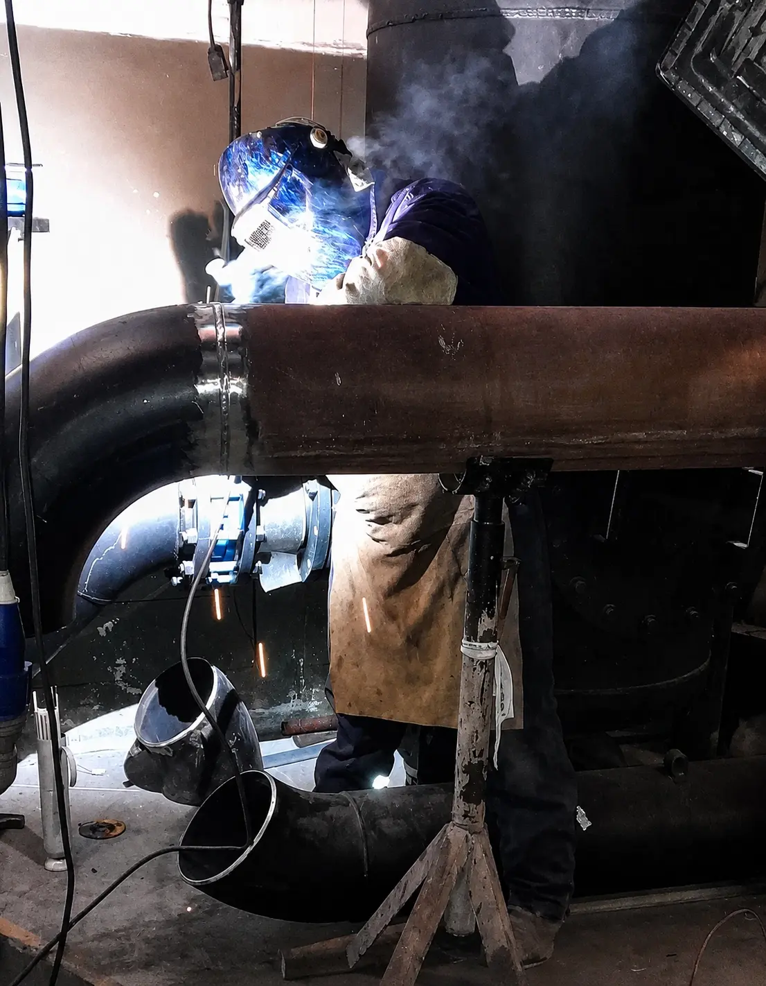 Soldadura y montaje de escaleras de acceso y plataformas industriales